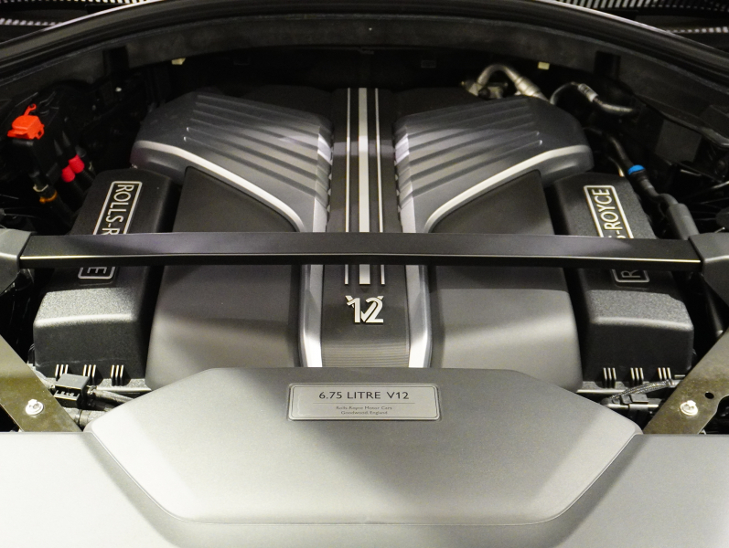 ロールスロイス カリナン 6.75 4WD Black Badge　正規D車 左H Starlight Headliner ACC 黒革 ｼｰﾄﾋｰﾀｰ&ﾍﾞﾝﾁﾚｰﾀｰ 純正HDDﾅﾋﾞTV 360ｶﾒﾗ RR刺繍 ﾗﾑｳｰﾙﾌﾛｱﾏｯﾄ 専用22ｲﾝﾁAW