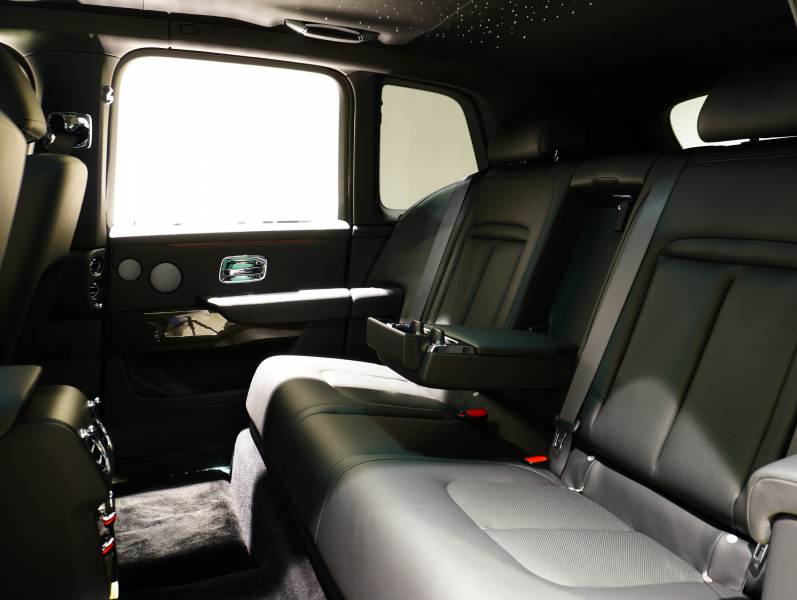 ロールスロイス カリナン 6.75 4WD Black Badge　正規D車 左H Starlight Headliner ACC 黒革 ｼｰﾄﾋｰﾀｰ&ﾍﾞﾝﾁﾚｰﾀｰ 純正HDDﾅﾋﾞTV 360ｶﾒﾗ RR刺繍 ﾗﾑｳｰﾙﾌﾛｱﾏｯﾄ 専用22ｲﾝﾁAW