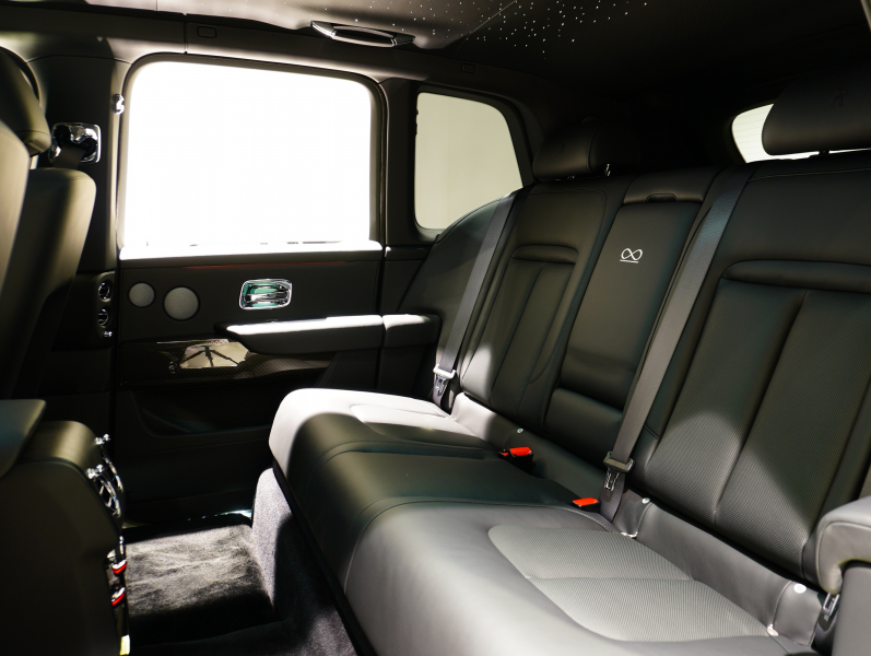 ロールスロイス カリナン 6.75 4WD Black Badge　正規D車 左H Starlight Headliner ACC 黒革 ｼｰﾄﾋｰﾀｰ&ﾍﾞﾝﾁﾚｰﾀｰ 純正HDDﾅﾋﾞTV 360ｶﾒﾗ RR刺繍 ﾗﾑｳｰﾙﾌﾛｱﾏｯﾄ 専用22ｲﾝﾁAW