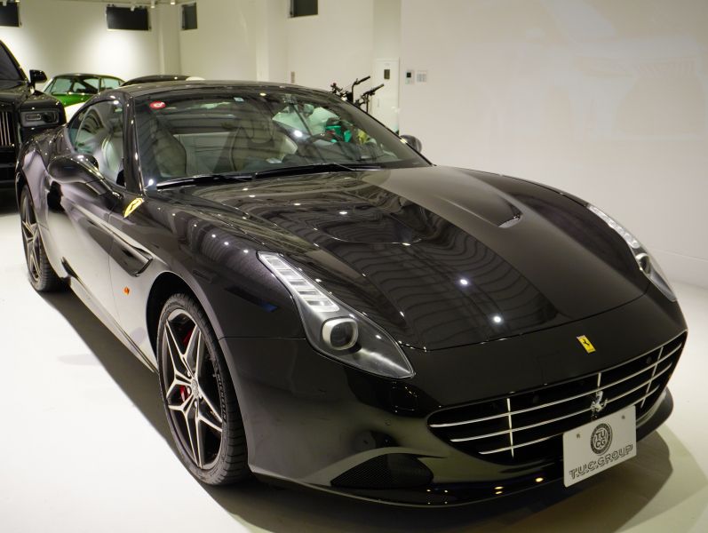 フェラーリ カリフォルニアT F1 DCT　正規D車 左H 希少OPｶﾗｰ ﾎﾜｲﾄﾚｻﾞｰ&ﾌﾞﾗｯｸｽﾃｯﾁ 純正ﾅﾋﾞ ｶｰﾎﾞﾝLEDｽﾃｱ ｽﾎﾟｰﾂｴｷｿﾞｰｽﾄ Bｶﾒﾗ 電格ﾐﾗｰ OP鍛造20AW