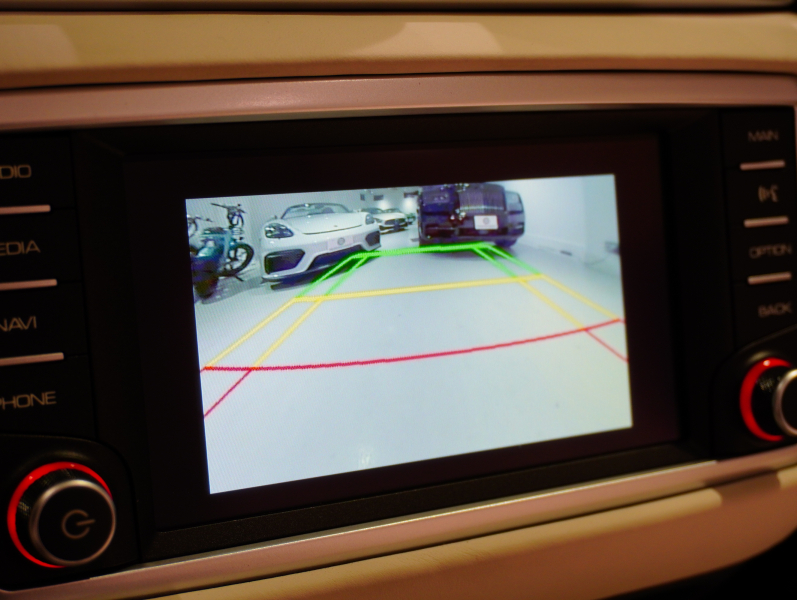 フェラーリ カリフォルニアT F1 DCT　正規D車 左H 希少OPｶﾗｰ ﾎﾜｲﾄﾚｻﾞｰ&ﾌﾞﾗｯｸｽﾃｯﾁ 純正ﾅﾋﾞ ｶｰﾎﾞﾝLEDｽﾃｱ ｽﾎﾟｰﾂｴｷｿﾞｰｽﾄ Bｶﾒﾗ 電格ﾐﾗｰ OP鍛造20AW