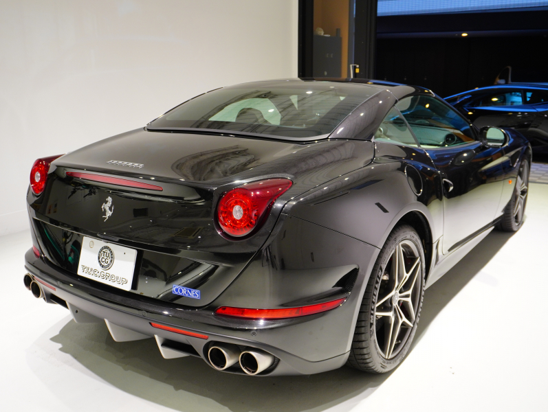 フェラーリ カリフォルニアT F1 DCT　正規D車 左H 希少OPｶﾗｰ ﾎﾜｲﾄﾚｻﾞｰ&ﾌﾞﾗｯｸｽﾃｯﾁ 純正ﾅﾋﾞ ｶｰﾎﾞﾝLEDｽﾃｱ ｽﾎﾟｰﾂｴｷｿﾞｰｽﾄ Bｶﾒﾗ 電格ﾐﾗｰ OP鍛造20AW