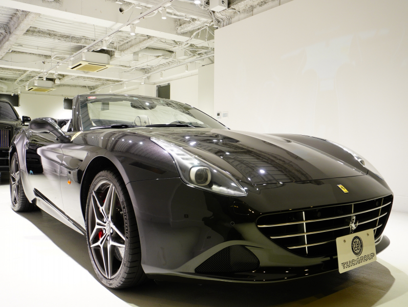 フェラーリ カリフォルニアT F1 DCT　正規D車 左H 希少OPｶﾗｰ ﾎﾜｲﾄﾚｻﾞｰ&ﾌﾞﾗｯｸｽﾃｯﾁ 純正ﾅﾋﾞ ｶｰﾎﾞﾝLEDｽﾃｱ ｽﾎﾟｰﾂｴｷｿﾞｰｽﾄ Bｶﾒﾗ 電格ﾐﾗｰ OP鍛造20AW