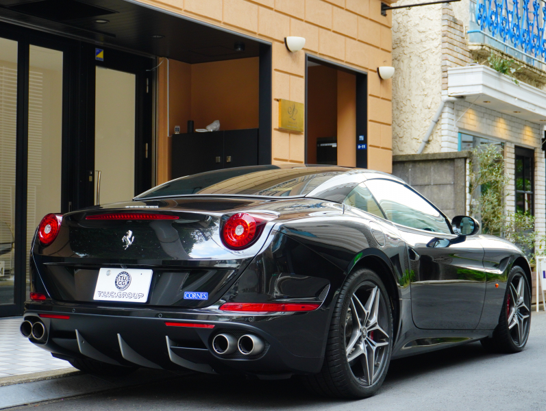 フェラーリ カリフォルニアT F1 DCT　正規D車 左H 希少OPｶﾗｰ ﾎﾜｲﾄﾚｻﾞｰ&ﾌﾞﾗｯｸｽﾃｯﾁ 純正ﾅﾋﾞ ｶｰﾎﾞﾝLEDｽﾃｱ ｽﾎﾟｰﾂｴｷｿﾞｰｽﾄ Bｶﾒﾗ 電格ﾐﾗｰ OP鍛造20AW