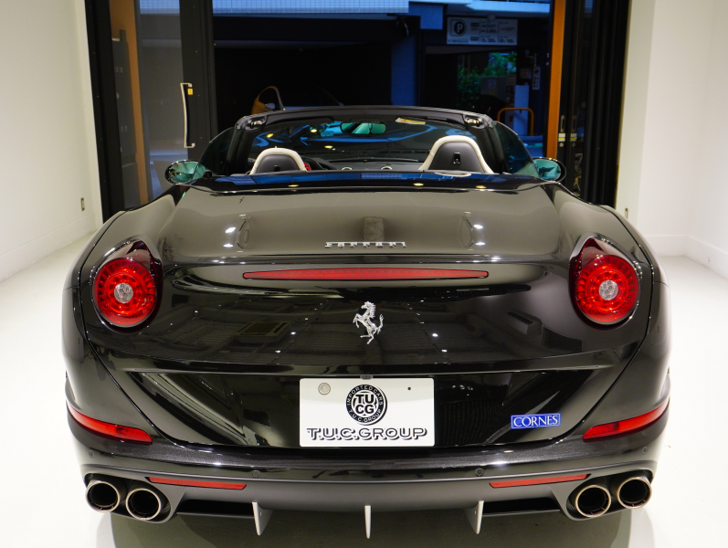 フェラーリ カリフォルニアT F1 DCT　正規D車 左H 希少OPｶﾗｰ ﾎﾜｲﾄﾚｻﾞｰ&ﾌﾞﾗｯｸｽﾃｯﾁ 純正ﾅﾋﾞ ｶｰﾎﾞﾝLEDｽﾃｱ ｽﾎﾟｰﾂｴｷｿﾞｰｽﾄ Bｶﾒﾗ 電格ﾐﾗｰ OP鍛造20AW