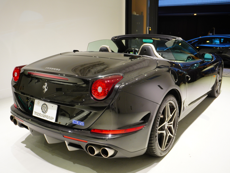 フェラーリ カリフォルニアT F1 DCT　正規D車 左H 希少OPｶﾗｰ ﾎﾜｲﾄﾚｻﾞｰ&ﾌﾞﾗｯｸｽﾃｯﾁ 純正ﾅﾋﾞ ｶｰﾎﾞﾝLEDｽﾃｱ ｽﾎﾟｰﾂｴｷｿﾞｰｽﾄ Bｶﾒﾗ 電格ﾐﾗｰ OP鍛造20AW