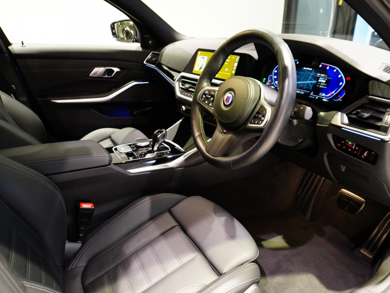 アルピナ D3 S Limousine Allrad ﾗｸﾞｼﾞｭｱﾘｰPKG　正規D車 右H OPｶﾗｰ ACC ｳﾞｧｰﾈｽｶ黒革 ｻﾝﾙｰﾌ 純正iDriveﾅﾋﾞ harman/kardon ｸﾗｼｯｸ20AW　2年保証