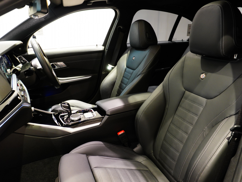 アルピナ D3 S Limousine Allrad ﾗｸﾞｼﾞｭｱﾘｰPKG　正規D車 右H OPｶﾗｰ ACC ｳﾞｧｰﾈｽｶ黒革 ｻﾝﾙｰﾌ 純正iDriveﾅﾋﾞ harman/kardon ｸﾗｼｯｸ20AW　2年保証