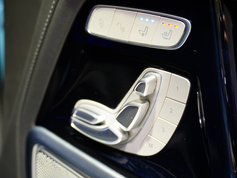 メルセデスベンツ Gクラス G400d ﾏﾇﾌｧｸﾄｩｰｱｴﾃﾞｨｼｮﾝ　正規D車 特別仕様 右H 黒革 ｻﾝﾙｰﾌ 純正ﾅﾋﾞTV ｱﾀﾞﾌﾟﾃｨﾌﾞﾀﾞﾝﾋﾟﾝｸﾞ 専用AMG20AW BRABUSﾘｯﾌﾟ　新車保証