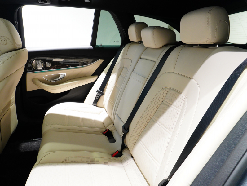 AMG Eクラス E63S 4MATIC+ ﾜｺﾞﾝ ｴｸｽｸﾙｰｼﾌﾞ&ｶｰﾎﾞﾝPKG　正規D車 左H AMGｶｰﾎﾞﾝｾﾗﾐｯｸﾌﾞﾚｰｷ ﾍﾞｰｼﾞｭ革 ﾍﾞﾝﾁﾚｰﾀｰ ﾊﾟﾉﾗﾏSR 純正MBUXﾅﾋﾞ Burmester AMGﾊﾟﾌｫｰﾏﾝｽｴｸﾞｿﾞｰｽﾄ ﾛﾜﾘﾝｸﾞｷｯﾄ 20AW　2年保証