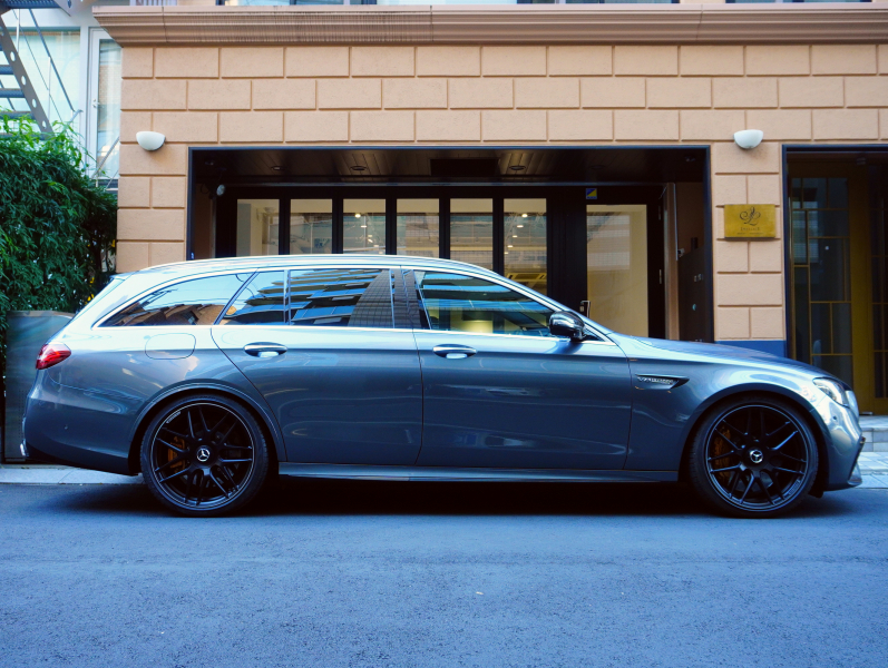 AMG Eクラス E63S 4MATIC+ ﾜｺﾞﾝ ｴｸｽｸﾙｰｼﾌﾞ&ｶｰﾎﾞﾝPKG　正規D車 左H AMGｶｰﾎﾞﾝｾﾗﾐｯｸﾌﾞﾚｰｷ ﾍﾞｰｼﾞｭ革 ﾍﾞﾝﾁﾚｰﾀｰ ﾊﾟﾉﾗﾏSR 純正MBUXﾅﾋﾞ Burmester AMGﾊﾟﾌｫｰﾏﾝｽｴｸﾞｿﾞｰｽﾄ ﾛﾜﾘﾝｸﾞｷｯﾄ 20AW　2年保証