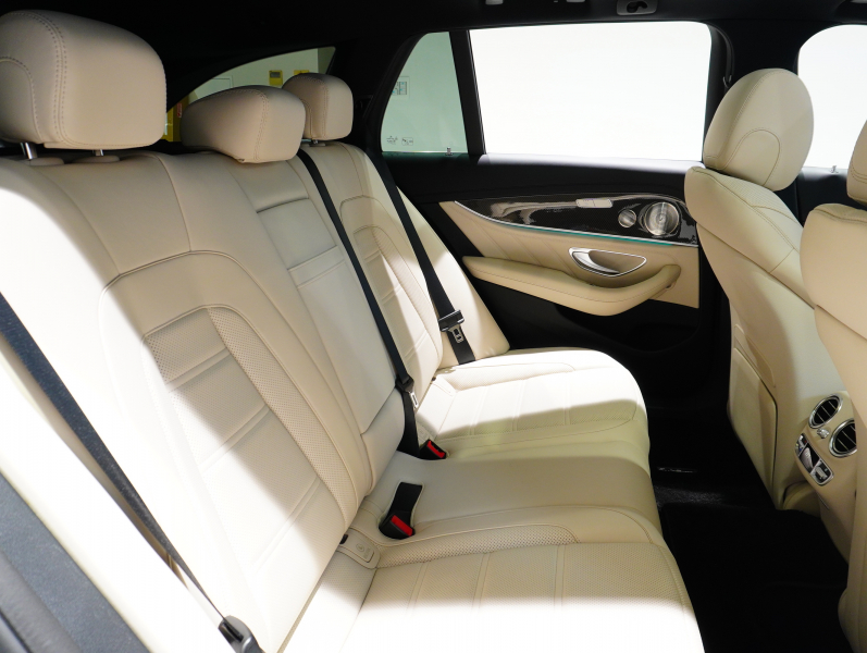 AMG Eクラス E63S 4MATIC+ ﾜｺﾞﾝ ｴｸｽｸﾙｰｼﾌﾞ&ｶｰﾎﾞﾝPKG　正規D車 左H AMGｶｰﾎﾞﾝｾﾗﾐｯｸﾌﾞﾚｰｷ ﾍﾞｰｼﾞｭ革 ﾍﾞﾝﾁﾚｰﾀｰ ﾊﾟﾉﾗﾏSR 純正MBUXﾅﾋﾞ Burmester AMGﾊﾟﾌｫｰﾏﾝｽｴｸﾞｿﾞｰｽﾄ ﾛﾜﾘﾝｸﾞｷｯﾄ 20AW　2年保証