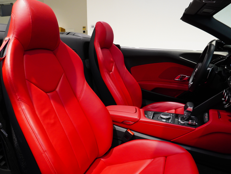 アウディ R8 ｽﾊﾟｲﾀﾞｰ 5.2 FSI V10 Quattro　正規D車 左H ﾚｯﾄﾞﾌｧｲﾝﾅｯﾊﾟﾚｻﾞｰｽﾎﾟｰﾂｼｰﾄ ﾌﾙﾚｻﾞｰﾄﾘﾑ 純正MMIﾅﾋﾞ ﾊﾞｰﾁｬﾙｺｯｸﾋﾟｯﾄ OP20ｲﾝﾁAW　2年保証