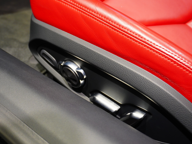 アウディ R8 ｽﾊﾟｲﾀﾞｰ 5.2 FSI V10 Quattro　正規D車 左H ﾚｯﾄﾞﾌｧｲﾝﾅｯﾊﾟﾚｻﾞｰｽﾎﾟｰﾂｼｰﾄ ﾌﾙﾚｻﾞｰﾄﾘﾑ 純正MMIﾅﾋﾞ ﾊﾞｰﾁｬﾙｺｯｸﾋﾟｯﾄ OP20ｲﾝﾁAW　2年保証