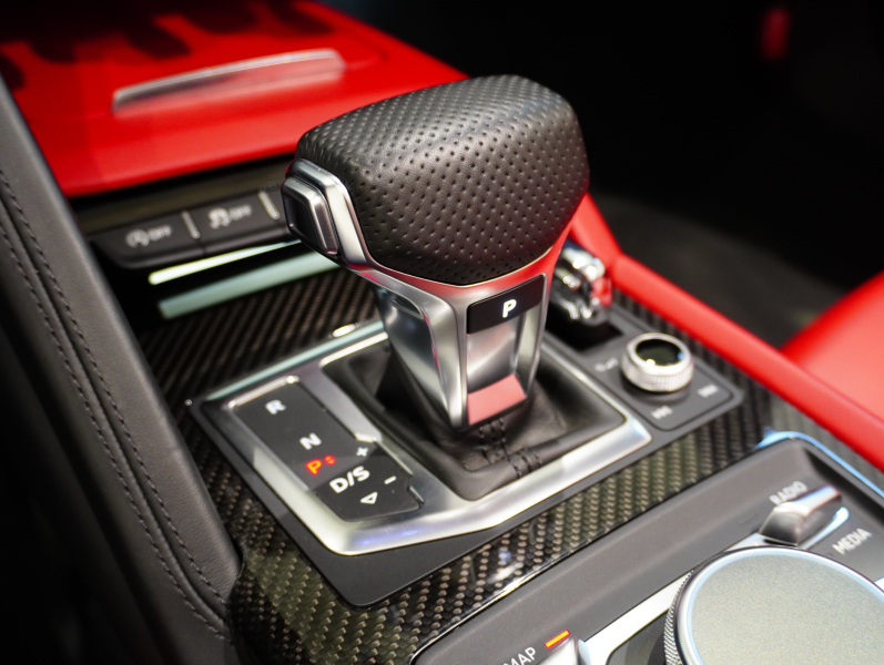 アウディ R8 ｽﾊﾟｲﾀﾞｰ 5.2 FSI V10 Quattro　正規D車 左H ﾚｯﾄﾞﾌｧｲﾝﾅｯﾊﾟﾚｻﾞｰｽﾎﾟｰﾂｼｰﾄ ﾌﾙﾚｻﾞｰﾄﾘﾑ 純正MMIﾅﾋﾞ ﾊﾞｰﾁｬﾙｺｯｸﾋﾟｯﾄ OP20ｲﾝﾁAW　2年保証