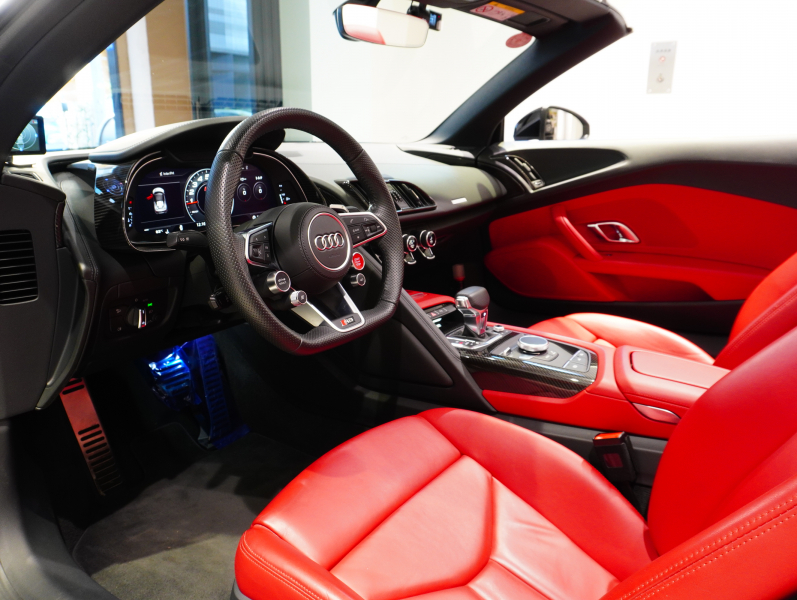 アウディ R8 ｽﾊﾟｲﾀﾞｰ 5.2 FSI V10 Quattro　正規D車 左H ﾚｯﾄﾞﾌｧｲﾝﾅｯﾊﾟﾚｻﾞｰｽﾎﾟｰﾂｼｰﾄ ﾌﾙﾚｻﾞｰﾄﾘﾑ 純正MMIﾅﾋﾞ ﾊﾞｰﾁｬﾙｺｯｸﾋﾟｯﾄ OP20ｲﾝﾁAW　2年保証