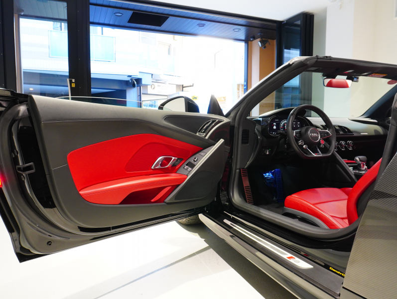 アウディ R8 ｽﾊﾟｲﾀﾞｰ 5.2 FSI V10 Quattro　正規D車 左H ﾚｯﾄﾞﾌｧｲﾝﾅｯﾊﾟﾚｻﾞｰｽﾎﾟｰﾂｼｰﾄ ﾌﾙﾚｻﾞｰﾄﾘﾑ 純正MMIﾅﾋﾞ ﾊﾞｰﾁｬﾙｺｯｸﾋﾟｯﾄ OP20ｲﾝﾁAW　2年保証