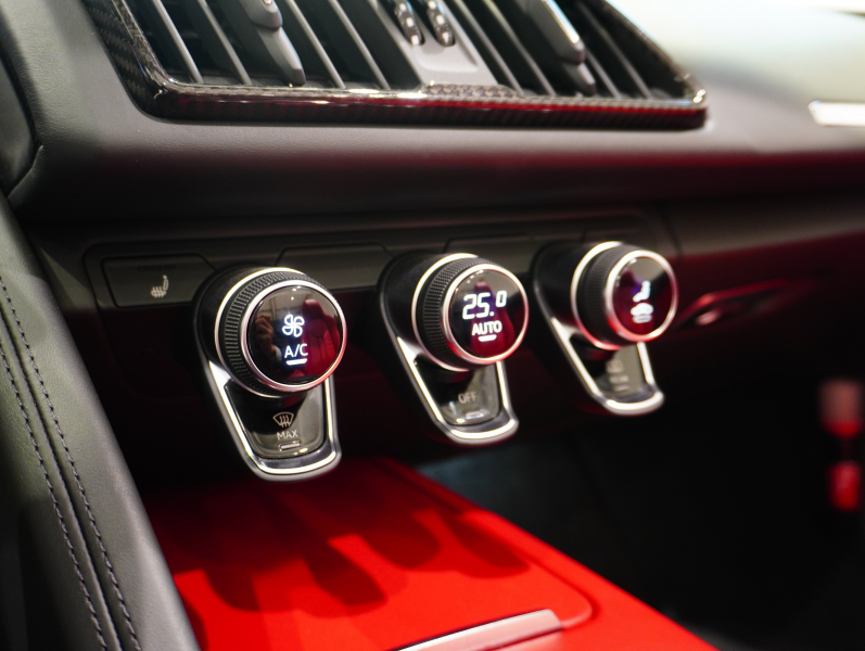 アウディ R8 ｽﾊﾟｲﾀﾞｰ 5.2 FSI V10 Quattro　正規D車 左H ﾚｯﾄﾞﾌｧｲﾝﾅｯﾊﾟﾚｻﾞｰｽﾎﾟｰﾂｼｰﾄ ﾌﾙﾚｻﾞｰﾄﾘﾑ 純正MMIﾅﾋﾞ ﾊﾞｰﾁｬﾙｺｯｸﾋﾟｯﾄ OP20ｲﾝﾁAW　2年保証