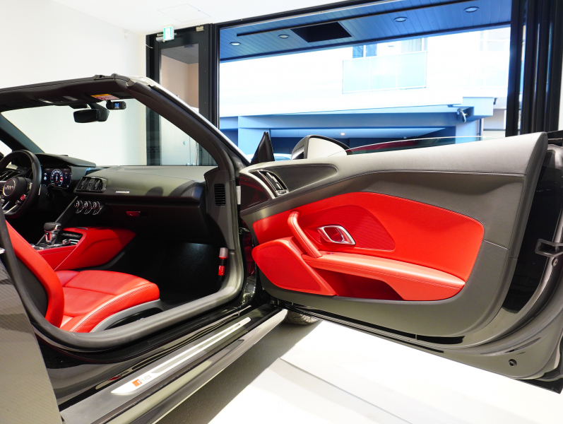 アウディ R8 ｽﾊﾟｲﾀﾞｰ 5.2 FSI V10 Quattro　正規D車 左H ﾚｯﾄﾞﾌｧｲﾝﾅｯﾊﾟﾚｻﾞｰｽﾎﾟｰﾂｼｰﾄ ﾌﾙﾚｻﾞｰﾄﾘﾑ 純正MMIﾅﾋﾞ ﾊﾞｰﾁｬﾙｺｯｸﾋﾟｯﾄ OP20ｲﾝﾁAW　2年保証