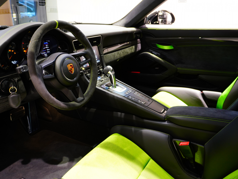 ポルシェ 911(Type991.2) GT3 RS ｸﾗﾌﾞｽﾎﾟｰﾂ&ｽﾎﾟｰﾂｸﾛﾉPKG　正規D車 1ｵｰﾅｰ Fﾘﾌﾀｰ ｶｰﾎﾞﾝﾊﾞｹｯﾄ PCMﾅﾋﾞ Bｶﾒﾗ BOSEｻｳﾝﾄﾞ LEDﾍｯﾄﾞﾗｲﾄPDLS+ 20&21ｲﾝﾁAW
