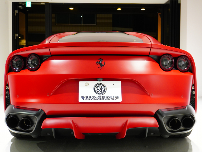 フェラーリ 812 スーパーファスト F1 DCT　正規D車 左H ｶｰﾎﾞﾝﾌｧｲﾊﾞｰﾄﾞﾗｲﾊﾞｰｿﾞｰﾝ+LEDｽﾃｱﾘﾝｸﾞ ｻｽﾍﾟﾝｼｮﾝﾘﾌﾀｰ ﾌﾙ電動ﾃﾞｲﾄﾅｼｰﾄ 純正ﾅﾋﾞ ﾊﾟｰｷﾝｸﾞｶﾒﾗ ｶｰﾎﾞﾝｲﾝﾃﾘｱ ﾊﾟｯｾﾝｼﾞｬｰﾃﾞｨｽﾌﾟﾚｲ 鍛造20AW ﾏｯﾄPPF