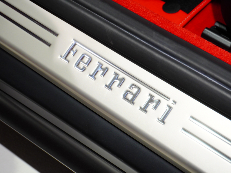 フェラーリ 812 スーパーファスト F1 DCT　正規D車 左H ｶｰﾎﾞﾝﾌｧｲﾊﾞｰﾄﾞﾗｲﾊﾞｰｿﾞｰﾝ+LEDｽﾃｱﾘﾝｸﾞ ｻｽﾍﾟﾝｼｮﾝﾘﾌﾀｰ ﾌﾙ電動ﾃﾞｲﾄﾅｼｰﾄ 純正ﾅﾋﾞ ﾊﾟｰｷﾝｸﾞｶﾒﾗ ｶｰﾎﾞﾝｲﾝﾃﾘｱ ﾊﾟｯｾﾝｼﾞｬｰﾃﾞｨｽﾌﾟﾚｲ 鍛造20AW ﾏｯﾄPPF