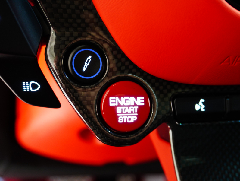 フェラーリ 812 スーパーファスト F1 DCT　正規D車 左H ｶｰﾎﾞﾝﾌｧｲﾊﾞｰﾄﾞﾗｲﾊﾞｰｿﾞｰﾝ+LEDｽﾃｱﾘﾝｸﾞ ｻｽﾍﾟﾝｼｮﾝﾘﾌﾀｰ ﾌﾙ電動ﾃﾞｲﾄﾅｼｰﾄ 純正ﾅﾋﾞ ﾊﾟｰｷﾝｸﾞｶﾒﾗ ｶｰﾎﾞﾝｲﾝﾃﾘｱ ﾊﾟｯｾﾝｼﾞｬｰﾃﾞｨｽﾌﾟﾚｲ 鍛造20AW ﾏｯﾄPPF