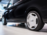 メルセデスベンツ Vクラス V220d ｽﾎﾟｰﾂﾛﾝｸﾞ ﾚｰﾀﾞｰP　ﾏｲﾊﾞｯﾊ仕様 ｴｸﾞｾｸﾃｨﾌﾞｼｰﾄ TVﾓﾆﾀｰ付ﾊﾟｰﾃｰｼｮﾝ 4人乗り ﾂｰﾄﾝｶﾗｰ　2年保証付