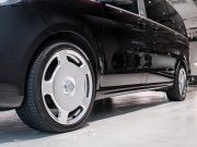 メルセデスベンツ Vクラス V220d ｽﾎﾟｰﾂﾛﾝｸﾞ ﾚｰﾀﾞｰP　ﾏｲﾊﾞｯﾊ仕様 ｴｸﾞｾｸﾃｨﾌﾞｼｰﾄ TVﾓﾆﾀｰ付ﾊﾟｰﾃｰｼｮﾝ 4人乗り ﾂｰﾄﾝｶﾗｰ　2年保証付