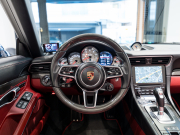 ポルシェ 911(Type991.2) ﾀｰﾎﾞ ｶﾌﾞﾘｵﾚ ｽﾎﾟｰﾂｸﾛﾉPKG　MY17 正規D車 左H ACC ｴﾝﾄﾘｰD 赤革 PCMﾅﾋﾞ TVﾁｭｰﾅｰ Bｶﾒﾗ ｶｰﾎﾞﾝｲﾝﾃﾘｱPKG LEDﾍｯﾄﾞﾗｲﾄ OP20ｲﾝﾁAW　2年保証