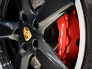 ポルシェ 911(Type991.2) ﾀｰﾎﾞ ｶﾌﾞﾘｵﾚ ｽﾎﾟｰﾂｸﾛﾉPKG　MY17 正規D車 左H ACC ｴﾝﾄﾘｰD 赤革 PCMﾅﾋﾞ TVﾁｭｰﾅｰ Bｶﾒﾗ ｶｰﾎﾞﾝｲﾝﾃﾘｱPKG LEDﾍｯﾄﾞﾗｲﾄ OP20ｲﾝﾁAW　2年保証