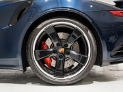 ポルシェ 911(Type991.2) ﾀｰﾎﾞ ｶﾌﾞﾘｵﾚ ｽﾎﾟｰﾂｸﾛﾉPKG　MY17 正規D車 左H ACC ｴﾝﾄﾘｰD 赤革 PCMﾅﾋﾞ TVﾁｭｰﾅｰ Bｶﾒﾗ ｶｰﾎﾞﾝｲﾝﾃﾘｱPKG LEDﾍｯﾄﾞﾗｲﾄ OP20ｲﾝﾁAW　2年保証