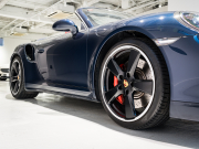 ポルシェ 911(Type991.2) ﾀｰﾎﾞ ｶﾌﾞﾘｵﾚ ｽﾎﾟｰﾂｸﾛﾉPKG　MY17 正規D車 左H ACC ｴﾝﾄﾘｰD 赤革 PCMﾅﾋﾞ TVﾁｭｰﾅｰ Bｶﾒﾗ ｶｰﾎﾞﾝｲﾝﾃﾘｱPKG LEDﾍｯﾄﾞﾗｲﾄ OP20ｲﾝﾁAW　2年保証