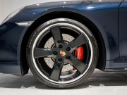 ポルシェ 911(Type991.2) ﾀｰﾎﾞ ｶﾌﾞﾘｵﾚ ｽﾎﾟｰﾂｸﾛﾉPKG　MY17 正規D車 左H ACC ｴﾝﾄﾘｰD 赤革 PCMﾅﾋﾞ TVﾁｭｰﾅｰ Bｶﾒﾗ ｶｰﾎﾞﾝｲﾝﾃﾘｱPKG LEDﾍｯﾄﾞﾗｲﾄ OP20ｲﾝﾁAW　2年保証