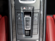 ポルシェ 911(Type991.2) ﾀｰﾎﾞ ｶﾌﾞﾘｵﾚ ｽﾎﾟｰﾂｸﾛﾉPKG　MY17 正規D車 左H ACC ｴﾝﾄﾘｰD 赤革 PCMﾅﾋﾞ TVﾁｭｰﾅｰ Bｶﾒﾗ ｶｰﾎﾞﾝｲﾝﾃﾘｱPKG LEDﾍｯﾄﾞﾗｲﾄ OP20ｲﾝﾁAW　2年保証