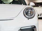 ポルシェ 911(Type991.2) GT3 ｸﾗﾌﾞｽﾎﾟｰﾂ&ｽﾎﾟｰﾂｸﾛﾉPKG　正規D車 ﾌﾛﾝﾄﾘﾌﾄ ﾚｻﾞｰｲﾝﾃﾘｱ ﾌﾙﾊﾞｹｯﾄｼｰﾄ 純正PCMﾅﾋﾞ ﾘﾊﾞｰｼﾝｸﾞｶﾒﾗ CarPlay ｷｬﾗﾗﾎﾜｲﾄ　2年保証