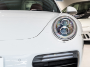 ポルシェ 911(Type991.2) ﾀｰﾎﾞS ｽﾎﾟｰﾂｸﾛﾉPKG　正規D車 ﾚｻﾞｰｲﾝﾃﾘｱ 赤革 PCMﾅﾋﾞ ﾘﾊﾞｰｼﾝｸﾞｶﾒﾗ ﾊﾟｰｸｱｼｽﾄ Carplay PCCB BOSEｻｳﾝﾄﾞ OPｶﾗｰ 　2年保証付