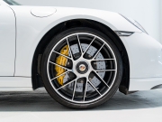 ポルシェ 911(Type991.2) ﾀｰﾎﾞS ｽﾎﾟｰﾂｸﾛﾉPKG　正規D車 ﾚｻﾞｰｲﾝﾃﾘｱ 赤革 PCMﾅﾋﾞ ﾘﾊﾞｰｼﾝｸﾞｶﾒﾗ ﾊﾟｰｸｱｼｽﾄ Carplay PCCB BOSEｻｳﾝﾄﾞ OPｶﾗｰ 　2年保証付