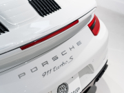 ポルシェ 911(Type991.2) ﾀｰﾎﾞS ｽﾎﾟｰﾂｸﾛﾉPKG　正規D車 ﾚｻﾞｰｲﾝﾃﾘｱ 赤革 PCMﾅﾋﾞ ﾘﾊﾞｰｼﾝｸﾞｶﾒﾗ ﾊﾟｰｸｱｼｽﾄ Carplay PCCB BOSEｻｳﾝﾄﾞ OPｶﾗｰ 　2年保証付