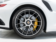 ポルシェ 911(Type991.2) ﾀｰﾎﾞS ｽﾎﾟｰﾂｸﾛﾉPKG　正規D車 ﾚｻﾞｰｲﾝﾃﾘｱ 赤革 PCMﾅﾋﾞ ﾘﾊﾞｰｼﾝｸﾞｶﾒﾗ ﾊﾟｰｸｱｼｽﾄ Carplay PCCB BOSEｻｳﾝﾄﾞ OPｶﾗｰ 　2年保証付