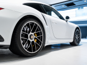 ポルシェ 911(Type991.2) ﾀｰﾎﾞS ｽﾎﾟｰﾂｸﾛﾉPKG　正規D車 ﾚｻﾞｰｲﾝﾃﾘｱ 赤革 PCMﾅﾋﾞ ﾘﾊﾞｰｼﾝｸﾞｶﾒﾗ ﾊﾟｰｸｱｼｽﾄ Carplay PCCB BOSEｻｳﾝﾄﾞ OPｶﾗｰ 　2年保証付