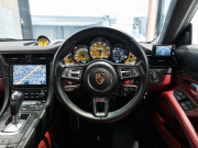 ポルシェ 911(Type991.2) ﾀｰﾎﾞS ｽﾎﾟｰﾂｸﾛﾉPKG　正規D車 ﾚｻﾞｰｲﾝﾃﾘｱ 赤革 PCMﾅﾋﾞ ﾘﾊﾞｰｼﾝｸﾞｶﾒﾗ ﾊﾟｰｸｱｼｽﾄ Carplay PCCB BOSEｻｳﾝﾄﾞ OPｶﾗｰ 　2年保証付