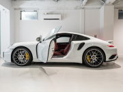 ポルシェ 911(Type991.2) ﾀｰﾎﾞS ｽﾎﾟｰﾂｸﾛﾉPKG　正規D車 ﾚｻﾞｰｲﾝﾃﾘｱ 赤革 PCMﾅﾋﾞ ﾘﾊﾞｰｼﾝｸﾞｶﾒﾗ ﾊﾟｰｸｱｼｽﾄ Carplay PCCB BOSEｻｳﾝﾄﾞ OPｶﾗｰ 　2年保証付