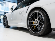 ポルシェ 911(Type991.2) ﾀｰﾎﾞS ｽﾎﾟｰﾂｸﾛﾉPKG　正規D車 ﾚｻﾞｰｲﾝﾃﾘｱ 赤革 PCMﾅﾋﾞ ﾘﾊﾞｰｼﾝｸﾞｶﾒﾗ ﾊﾟｰｸｱｼｽﾄ Carplay PCCB BOSEｻｳﾝﾄﾞ OPｶﾗｰ 　2年保証付