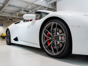 ランボルギーニ ウラカン Spyder LP580-2　正規D車 Bianco Icarus ﾌﾛﾝﾄﾘﾌﾀｰ ﾌﾙ電動ｼｰﾄ Q-citura 純正ﾅﾋﾞ ﾘｱｶﾒﾗ ﾏｸﾞﾈﾄﾚｵﾛｼﾞｶﾙｻｽ NOVITECｻｽ ｽﾎﾟｰﾂｴｷｿﾞｰｽﾄ 鍛造20AW