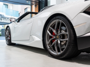 ランボルギーニ ウラカン Spyder LP580-2　正規D車 Bianco Icarus ﾌﾛﾝﾄﾘﾌﾀｰ ﾌﾙ電動ｼｰﾄ Q-citura 純正ﾅﾋﾞ ﾘｱｶﾒﾗ ﾏｸﾞﾈﾄﾚｵﾛｼﾞｶﾙｻｽ NOVITECｻｽ ｽﾎﾟｰﾂｴｷｿﾞｰｽﾄ 鍛造20AW