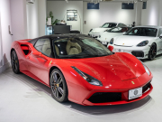 フェラーリ 488スパイダー F1 DCT 正規D車 RossoCorsa フロントサスペンションリフティング Cremaレザー フル電動シート シートヒーター カーボンLEDステア カーボンインテリア JBLサウンド 鍛造20AW