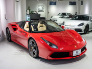 フェラーリ 488スパイダー F1 DCT 正規D車 RossoCorsa フロントサスペンションリフティング Cremaレザー フル電動シート シートヒーター カーボンLEDステア カーボンインテリア JBLサウンド 鍛造20AW