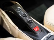 フェラーリ 488スパイダー F1 DCT 正規D車 RossoCorsa フロントサスペンションリフティング Cremaレザー フル電動シート シートヒーター カーボンLEDステア カーボンインテリア JBLサウンド 鍛造20AW