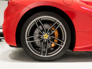 フェラーリ 488スパイダー F1 DCT 正規D車 RossoCorsa フロントサスペンションリフティング Cremaレザー フル電動シート シートヒーター カーボンLEDステア カーボンインテリア JBLサウンド 鍛造20AW